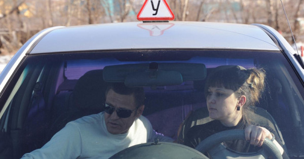 Как научиться водить машину с нуля на «механике» и «автомате». Инструкция