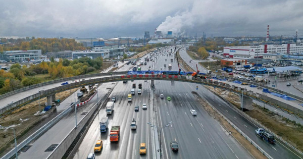 Мкад транспортная развязка крутицкая. Развязка осташковское шоссе и мкад реконструкция. Мкад магистраль. Мкад москвы магистраль. Пересечения мкад.